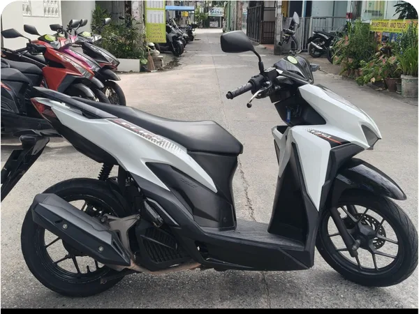 Honda Click 125i scooter rental in Koh Samui - 125cc scooter